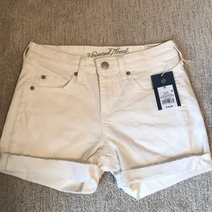 WHITE MID-RISE BOYFRIEND SHORTS
